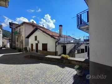 Casa indipendente di 152 m² con 5 locali e box aut