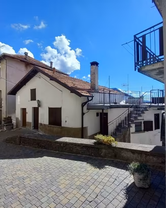 Casa indipendente di 152 m² con 5 locali e box aut