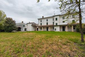 Mega immobile uso residenziale asola (mn)