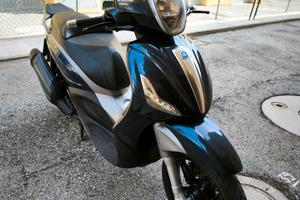 Piaggio Beverly 350 Sport Touring