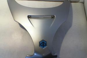 CORNICE ANTERIORE GRIGIO CHIARO SCUDO X9 PIAGGIO 5