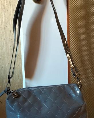 Borsetta in vernice colore grigio