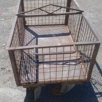 Carrello con ruote e gancio per montacarichi
