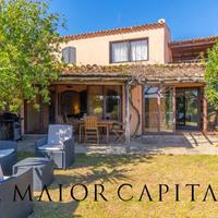 Porto Cervo | Elegante appartamento con giardino e