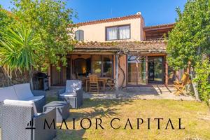 Porto Cervo | Elegante appartamento con giardino e