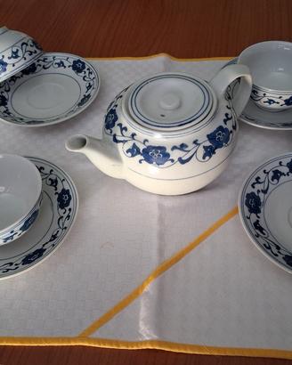  4 tazze da te con teiera  bianche e blu  