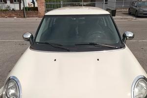 Mini Cooper in prezzo include il passaggio.