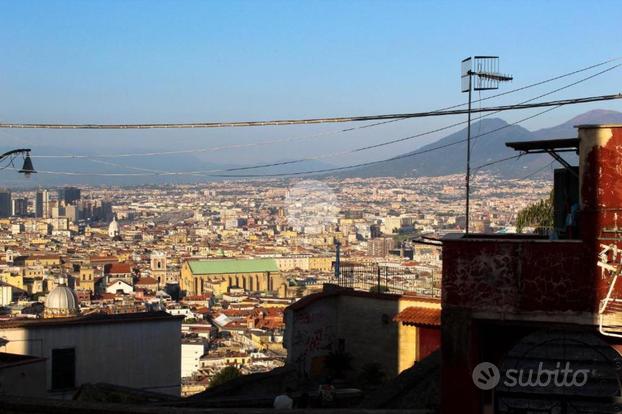 2 LOCALI A NAPOLI