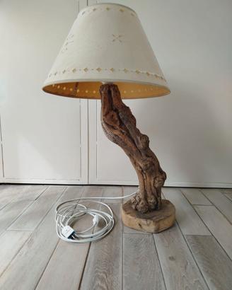 Lampada  artigianale in legno