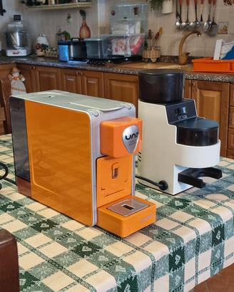 macchina caffè capsule e macinacaffe professionale