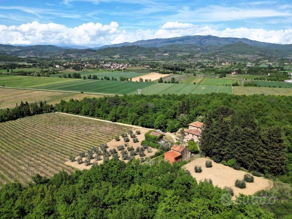 Rustico / Casale di 700 m² con più di 5 locali e b - Vista 5