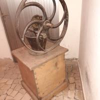 Macina per cereali di fine 1800, antico
