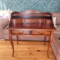 Scrittoio in legno del valore di 1.200€