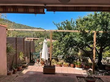 Villetta con giardino a Torre delle Stelle