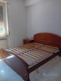 Camera da letto classica in legno massello