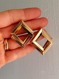 Orecchini geometrici con quadrati intrecciati 