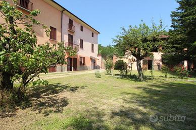 CASA SEMINDIPENDENTE A BALDISSERO D'ALBA