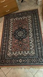 Tappeto in stile persiano con decori classici