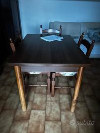 Tavolo da pranzo e sedie