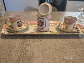 Set da caffè in porcellana con dettagli oro