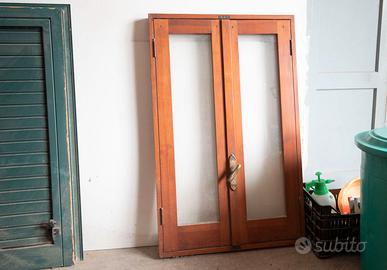 Finestre in legno con vetro – struttura robusta