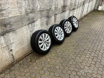 4 gomme con cerchioni originali Volkswagen