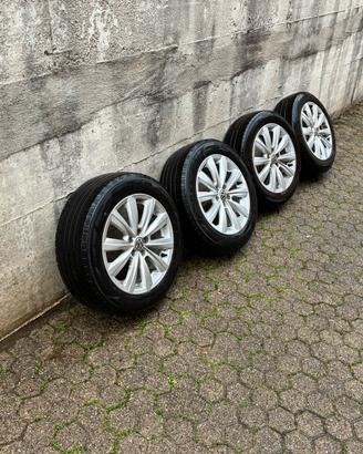 4 gomme con cerchioni originali Volkswagen