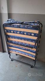 Letto pieghevole con materasso e ruote-salvaspazio