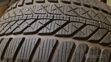 Gomme Invernali 225/40 R18 Usate Fulda 80€  Treno