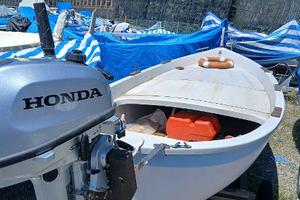 gozzo con motore fuoribordo