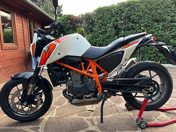 KTM 690 Duke 2015 – 21.300 km – LED – Gomma nuova