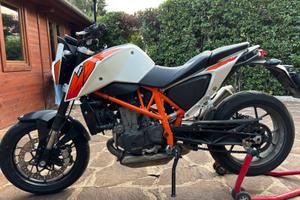 KTM 690 Duke 2015 – 21.300 km – LED – Gomma nuova