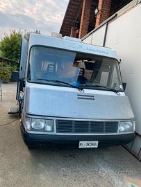 Camper motorom