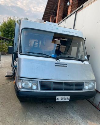 Camper motorom