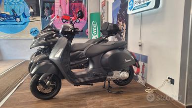 Vespa GTS 300 Notte