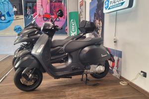 Vespa GTS 300 Notte