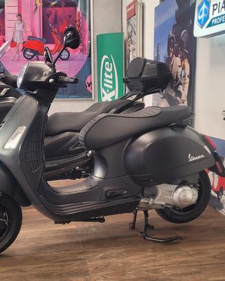 Vespa GTS 300 Notte