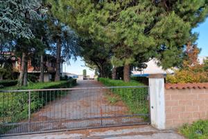 Villa con parco capannoni rimessa terreno