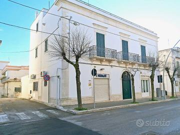 Negozio a Noci, via Repubblica 67, 2 locali