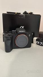 Sony A7 IV + Sony FE 28-70mm f/3.5-5.6 OSS + borsa