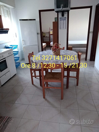 Tavolo cucina e 4 sedie