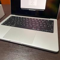 MacBook Pro 2024 chip Apple M3, NUOVO MAI USATO