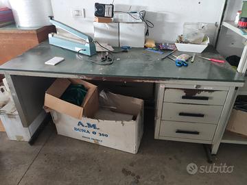 scrivania metallica 3 cassetti