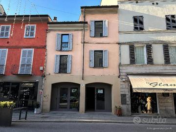 Rif.2460CA25793- negozio piacenza