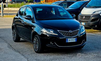 Lancia Ypsilon 1.0 FireFly 5 porte S&S Hybrid Albe