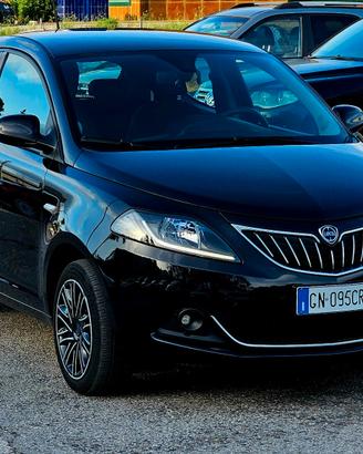 Lancia Ypsilon 1.0 FireFly 5 porte S&S Hybrid Albe