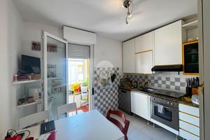 4 LOCALI A VIAREGGIO