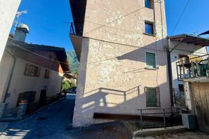 2 LOCALI A QUART