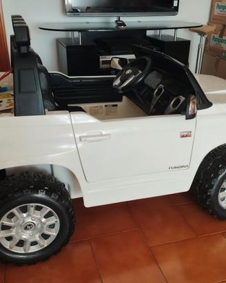 macchina giocattolo per bambini