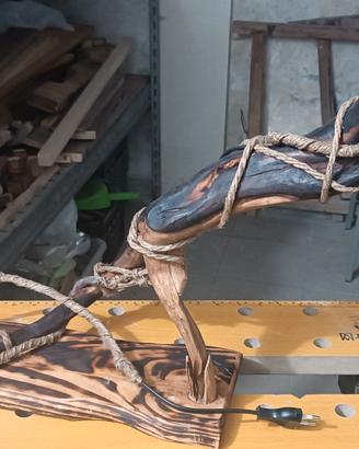 Lampada artigianale in legno